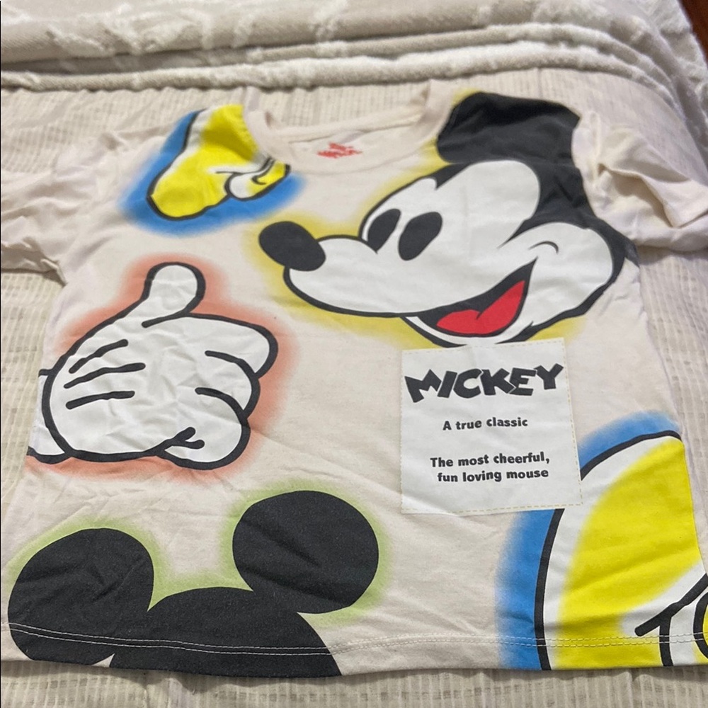 🟢10x$20 Disney Mickey White and Red T-Shirt